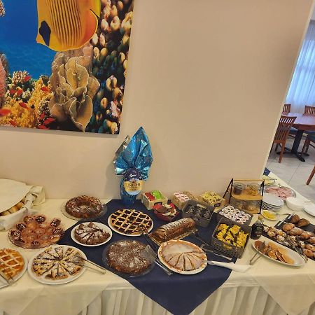 Hotel Savana Rimini Buitenkant foto