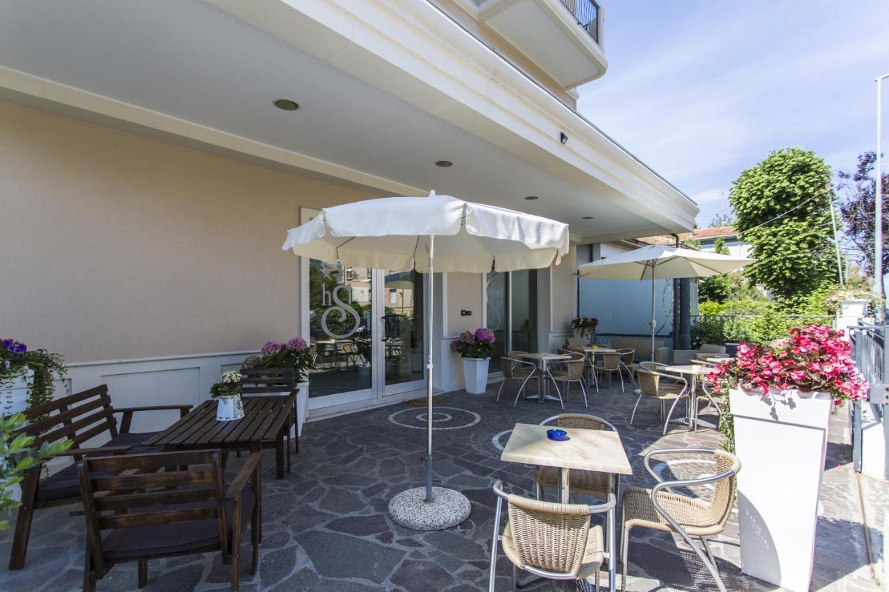 Hotel Savana Rimini Buitenkant foto