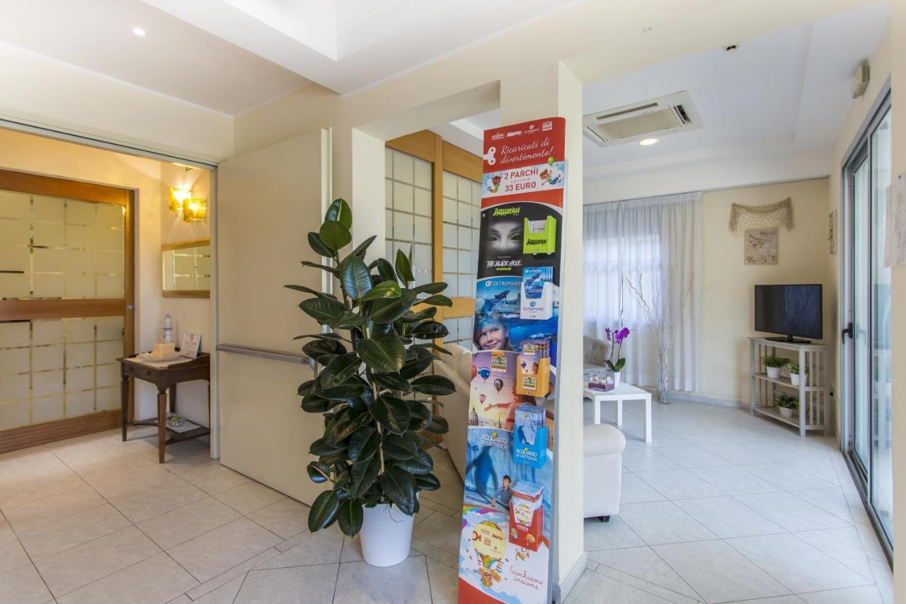 Hotel Savana Rimini Buitenkant foto