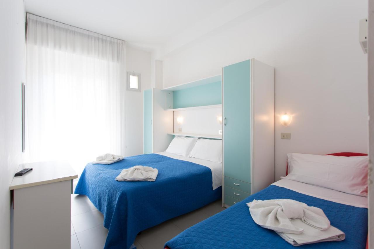 Hotel Savana Rimini Buitenkant foto