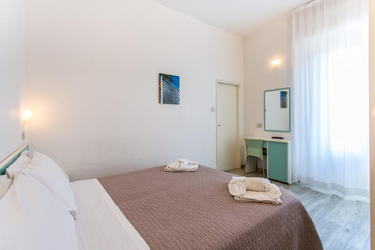 Hotel Savana Rimini Buitenkant foto